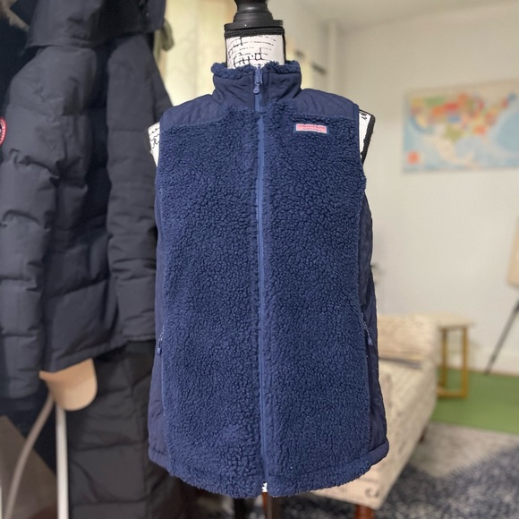 EUC Women’s X-Small Vineyard Vines Blackwatch Reversible Quilted Sherpa Vest - Picture 7 of 16